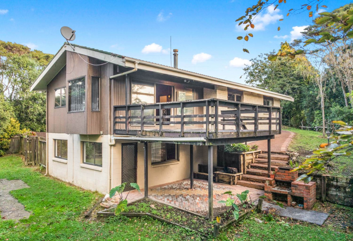 1017m2 section with RC for 2 standalone new houses, 4 beds 2 baths house with carport, 1bed 1 bath 1 lounge downstairs, close to reserves, beach, schools, shops, supermarket, 0.6 km to Halsey Drive School, 0.8 km to Lynfield College, 8 Iberia Place, Lynfield, Auckland