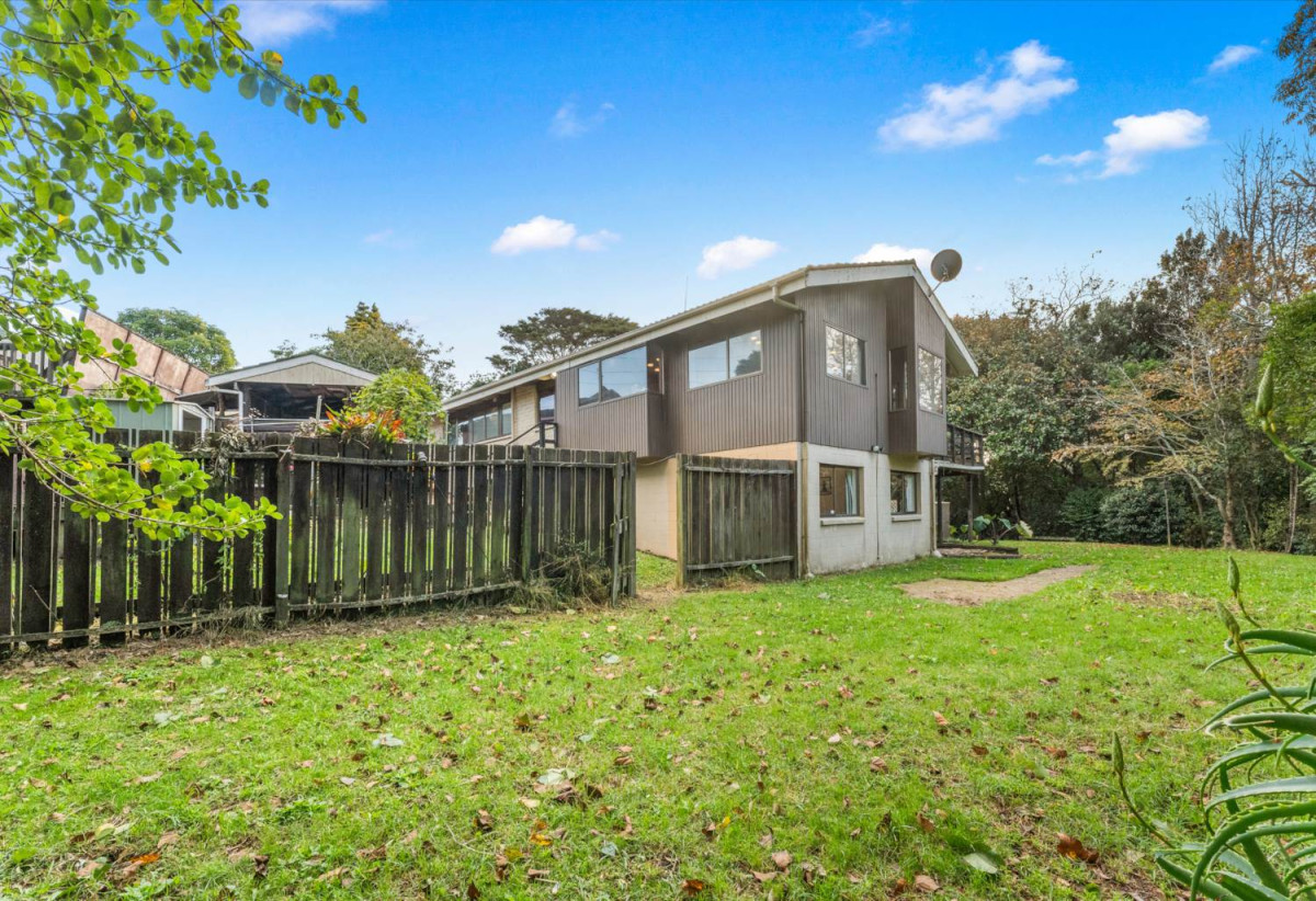 1017m2 section with RC for 2 standalone new houses, 4 beds 2 baths house with carport, 1bed 1 bath 1 lounge downstairs, close to reserves, beach, schools, shops, supermarket, 0.6 km to Halsey Drive School, 0.8 km to Lynfield College, 8 Iberia Place, Lynfield, Auckland