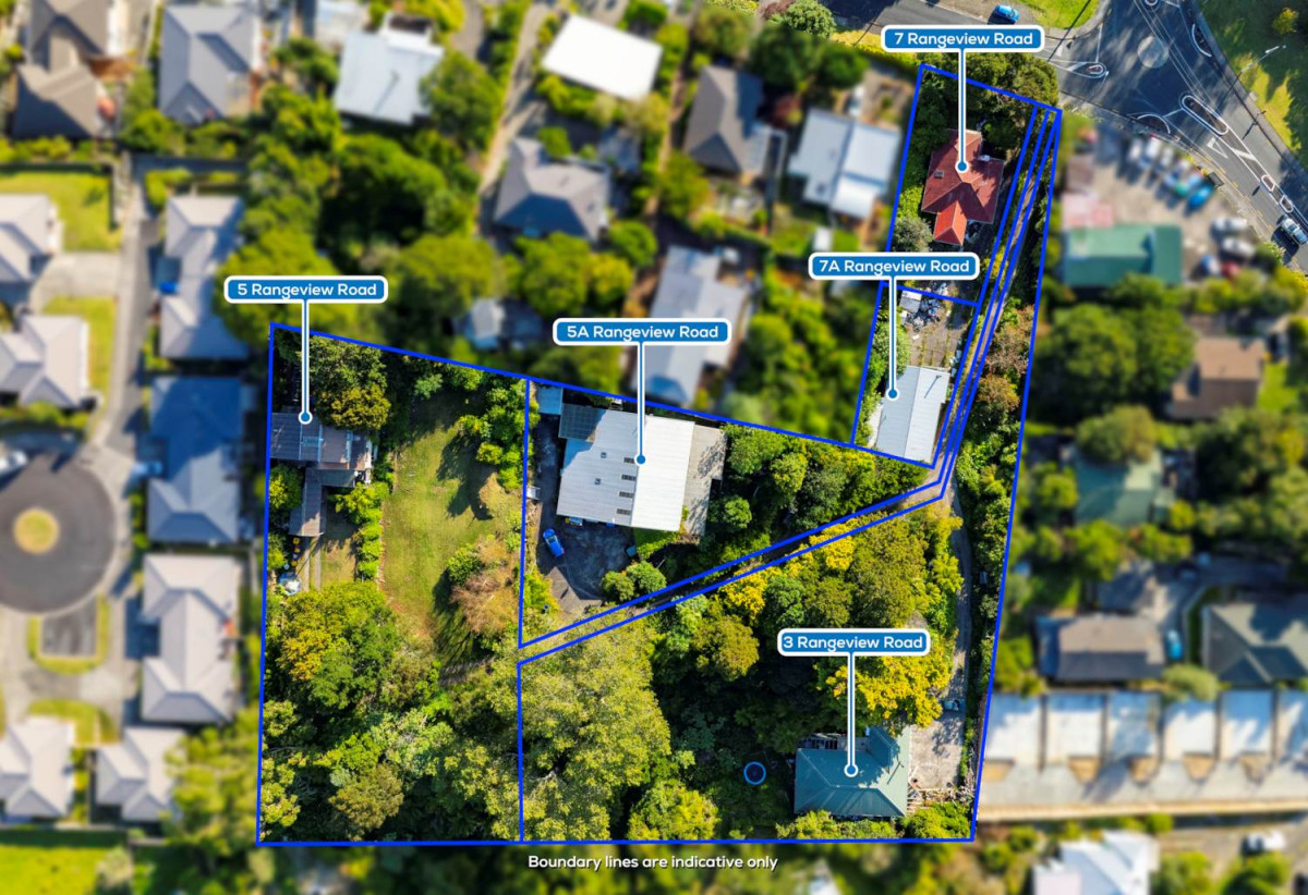 Urgent sale, Vendor in financial difficulty, Approx. 2243m² freehold site, Existing dwelling approx. 144m², THAB / Apartment Zone zoning, 0.6 km to Sunnyvale School, 5 Rangeview Road, Sunnyvale, Auckland