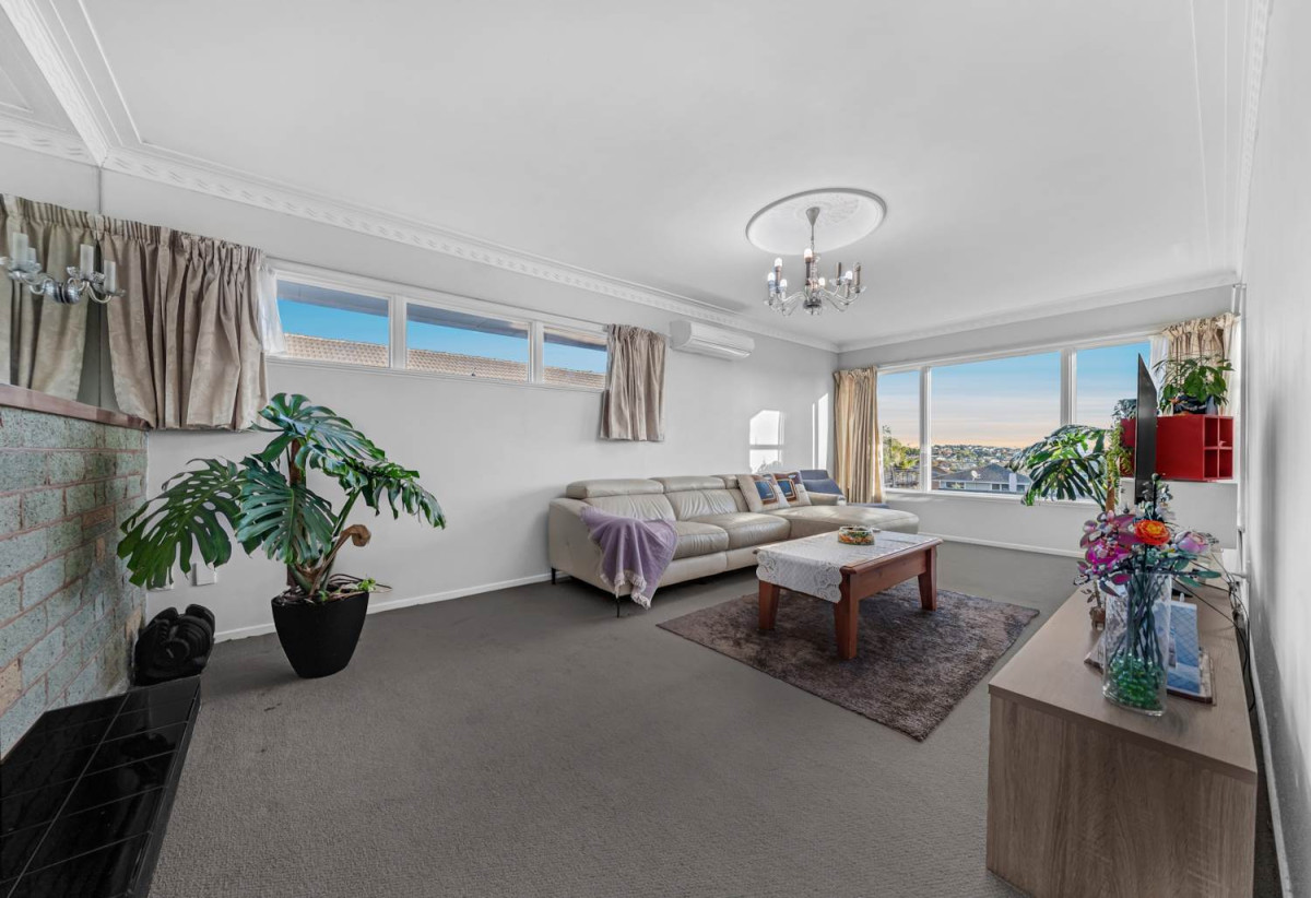845m2 section, 3 beds 2 baths house with standalone double garage, 0.7 km to Howick Primary School, 0.9 km to Howick Intermediate, 1.7 km to Pakuranga College, 9 Pine Terrace, Howick, Auckland