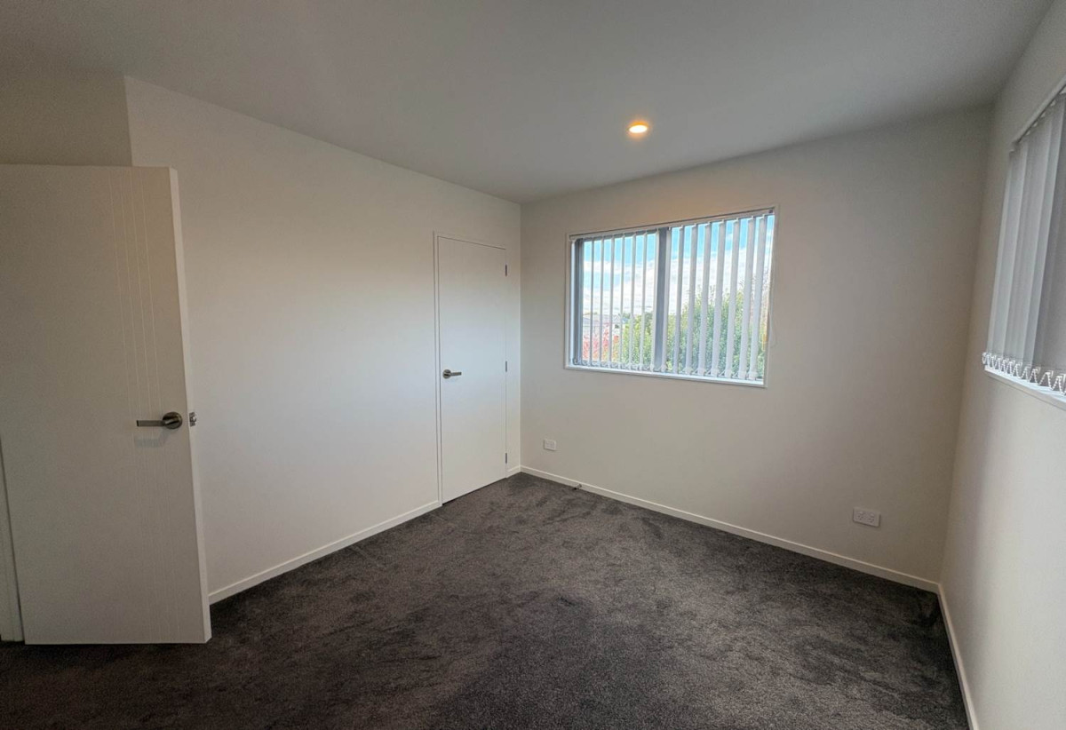 For rent, Brandnew 4 beds 2 baths house with garage, available 20th April, 54A Milton Road, Papatoetoe, Auckland