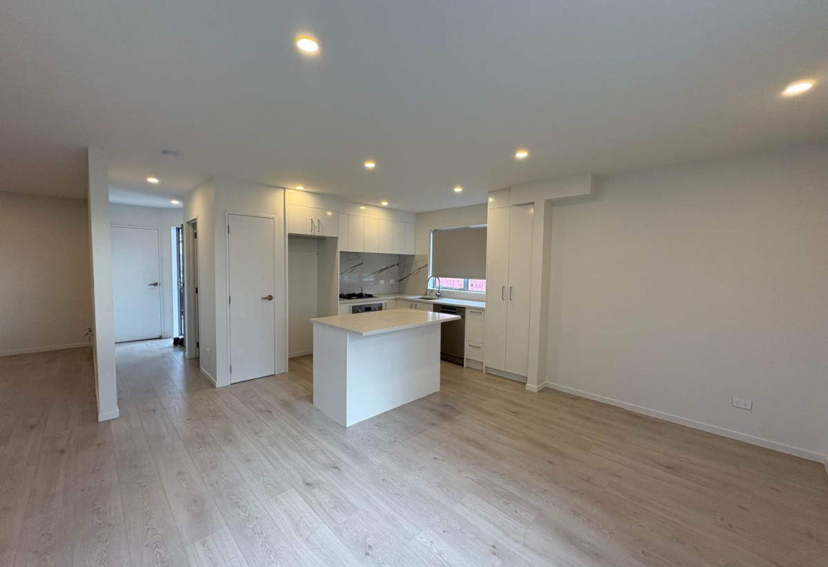 For rent, Brandnew 4 beds 2 baths house with garage, available 20th April, 54A Milton Road, Papatoetoe, Auckland