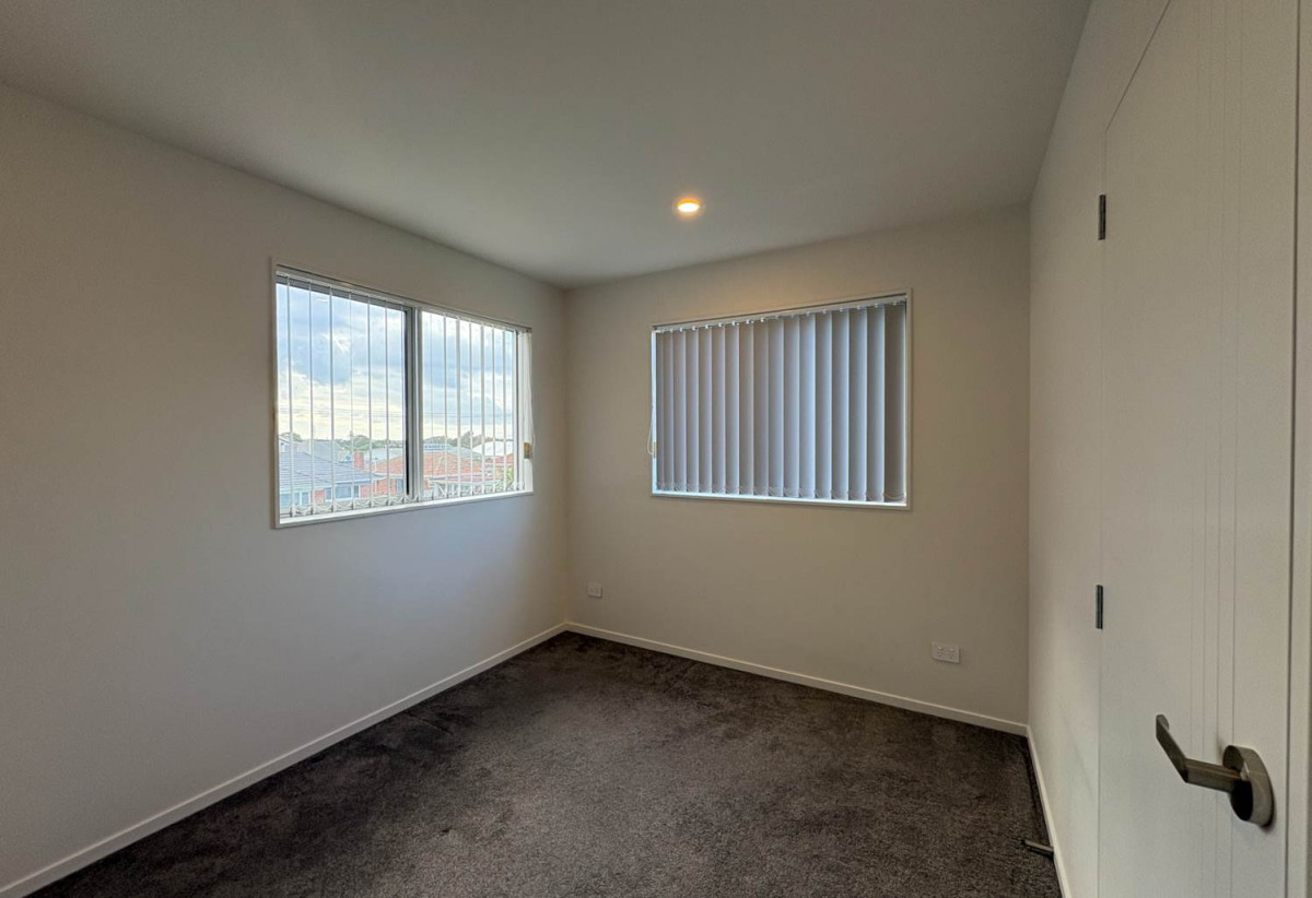 For rent, Brandnew 4 beds 2 baths house with garage, available 20th April, 54A Milton Road, Papatoetoe, Auckland