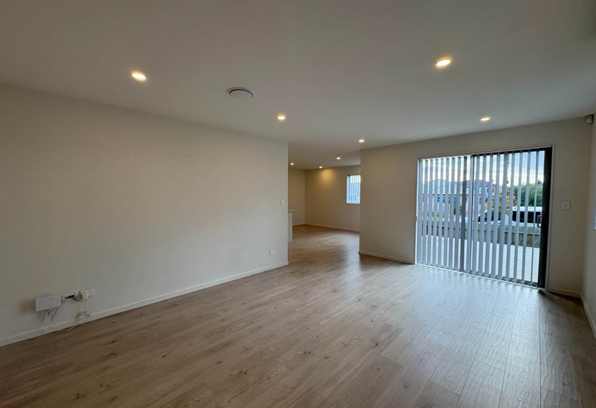 For rent, Brandnew 4 beds 2 baths house with garage, available 20th April, 54A Milton Road, Papatoetoe, Auckland