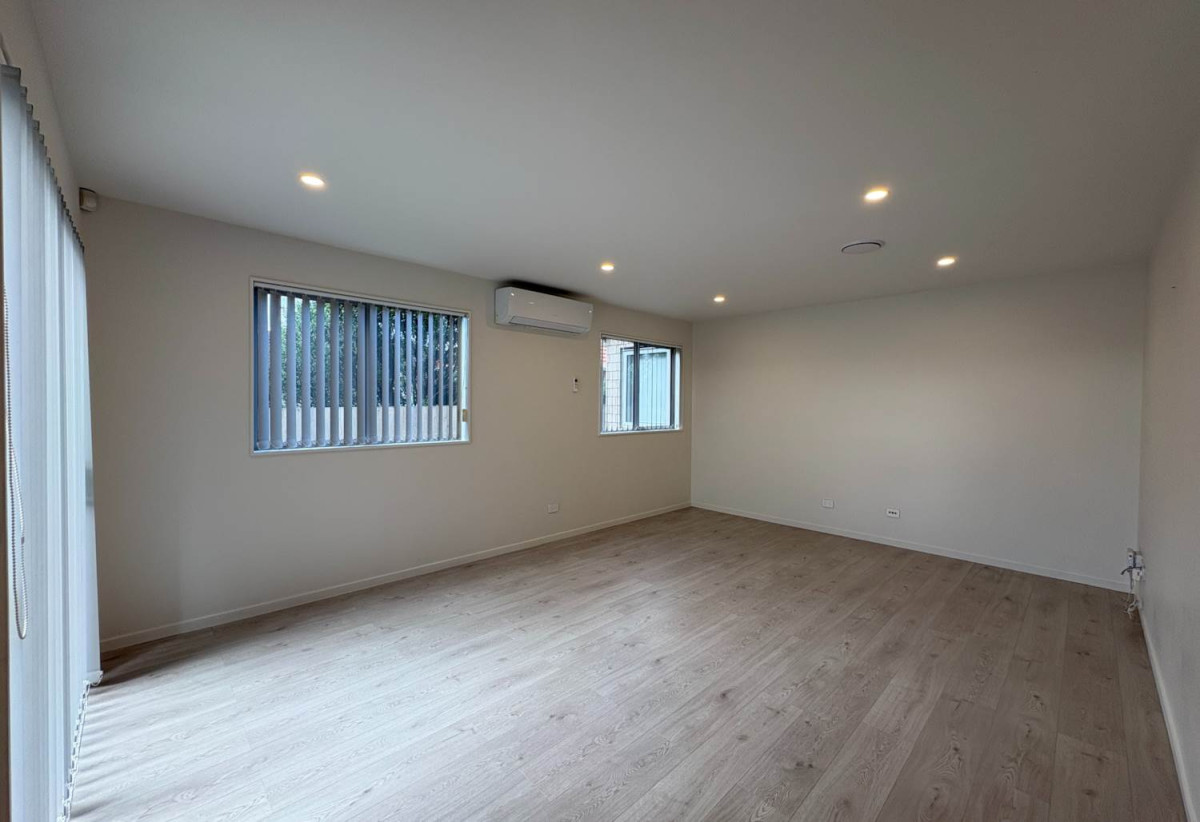 For rent, Brandnew 4 beds 2 baths house with garage, available 20th April, 54A Milton Road, Papatoetoe, Auckland