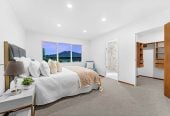 Urgent sale, Must sell, 752m2 section, Brick and tile 5 beds 2 baths house with double garage, close to schools, shopping centres, golf club, 0.9 km to Botany Downs School, 45 Oakridge Way, Northpark, Auckland
