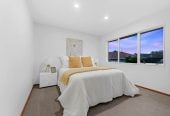 Urgent sale, Must sell, 752m2 section, Brick and tile 5 beds 2 baths house with double garage, close to schools, shopping centres, golf club, 0.9 km to Botany Downs School, 45 Oakridge Way, Northpark, Auckland