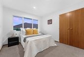 Urgent sale, Must sell, 752m2 section, Brick and tile 5 beds 2 baths house with double garage, close to schools, shopping centres, golf club, 0.9 km to Botany Downs School, 45 Oakridge Way, Northpark, Auckland