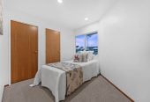 Urgent sale, Must sell, 752m2 section, Brick and tile 5 beds 2 baths house with double garage, close to schools, shopping centres, golf club, 0.9 km to Botany Downs School, 45 Oakridge Way, Northpark, Auckland