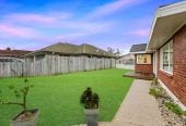 Urgent sale, Must sell, 752m2 section, Brick and tile 5 beds 2 baths house with double garage, close to schools, shopping centres, golf club, 0.9 km to Botany Downs School, 45 Oakridge Way, Northpark, Auckland