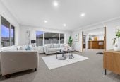 Urgent sale, Must sell, 752m2 section, Brick and tile 5 beds 2 baths house with double garage, close to schools, shopping centres, golf club, 0.9 km to Botany Downs School, 45 Oakridge Way, Northpark, Auckland