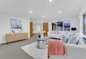 Urgent sale, Must sell, 752m2 section, Brick and tile 5 beds 2 baths house with double garage, close to schools, shopping centres, golf club, 0.9 km to Botany Downs School, 45 Oakridge Way, Northpark, Auckland
