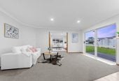 Urgent sale, Must sell, 752m2 section, Brick and tile 5 beds 2 baths house with double garage, close to schools, shopping centres, golf club, 0.9 km to Botany Downs School, 45 Oakridge Way, Northpark, Auckland