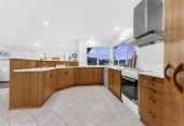 Urgent sale, Must sell, 752m2 section, Brick and tile 5 beds 2 baths house with double garage, close to schools, shopping centres, golf club, 0.9 km to Botany Downs School, 45 Oakridge Way, Northpark, Auckland