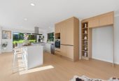 290m2 6 beds (1 ensuite) 3 baths house with double garage on 760m2 section, just moments from local parks, shopping, excellent sports facilities, Manukau City Centre, and major motorways, 0.9 km to Everglade School, Capistrano Mews, Goodwood Heights, Auckland