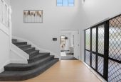 290m2 6 beds (1 ensuite) 3 baths house with double garage on 760m2 section, just moments from local parks, shopping, excellent sports facilities, Manukau City Centre, and major motorways, 0.9 km to Everglade School, Capistrano Mews, Goodwood Heights, Auckland