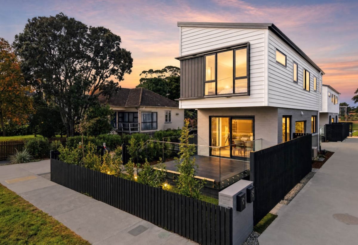 Standalone affordable 3 beds 2.5 baths home with car park, just a short stroll to Mount Albert / Owairaka Domain,, close to schools, shops, motorway access, 0.3 km to Owairaka District School, 46A Range View Road, Mt Albert, Auckland