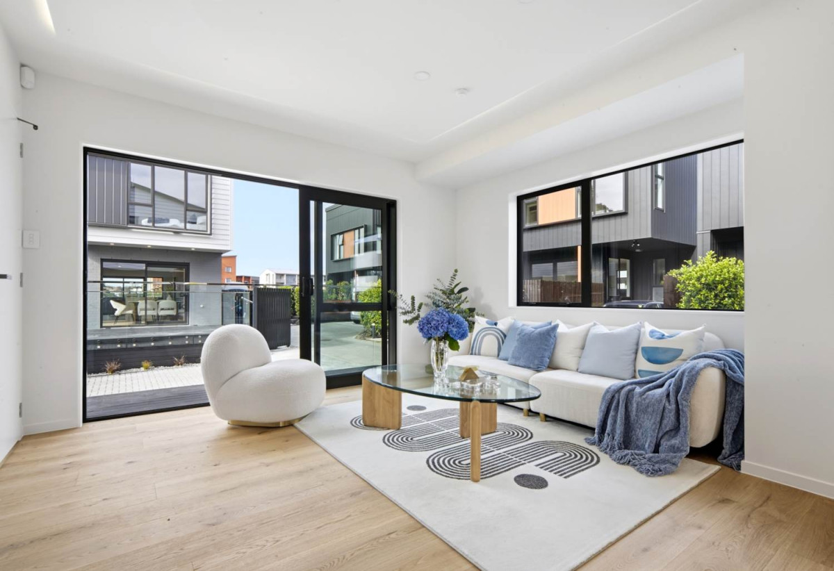 Standalone affordable 3 beds 2.5 baths home with car park, just a short stroll to Mount Albert / Owairaka Domain,, close to schools, shops, motorway access, 0.3 km to Owairaka District School, 46A Range View Road, Mt Albert, Auckland