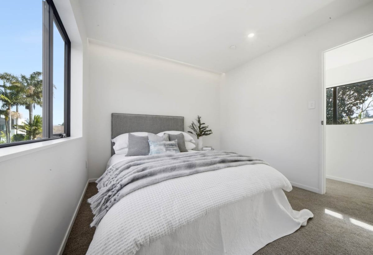 Standalone affordable 3 beds 2.5 baths home with car park, just a short stroll to Mount Albert / Owairaka Domain,, close to schools, shops, motorway access, 0.3 km to Owairaka District School, 46A Range View Road, Mt Albert, Auckland