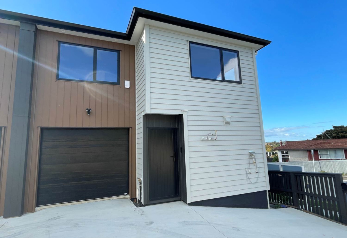 Brandnew 4 beds (1 ensuite) 3 baths home with garage, 1 bed 1 bath ground floor, move-in ready, minutes to schools, shopping centres, parks, 0.6 km to Sunny Hills School, 1.9 km to Pakuranga College, Lot 1-5/4 Glenmore Road, Sunnyhills, Auckland