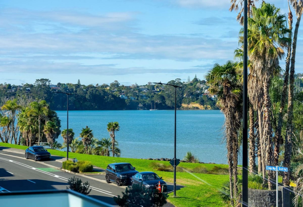 MUST SELL SITUATION!, Declared Reserve $1.05M, 5 beds 3.5 baths townhouse with garage and sea views, Scott Point scenic walkways, lush parks, and buzzing cafés are all just moments from your door. 0.8 km to Scott Point School, 31 Scott Road, Hobsonville, Auckland