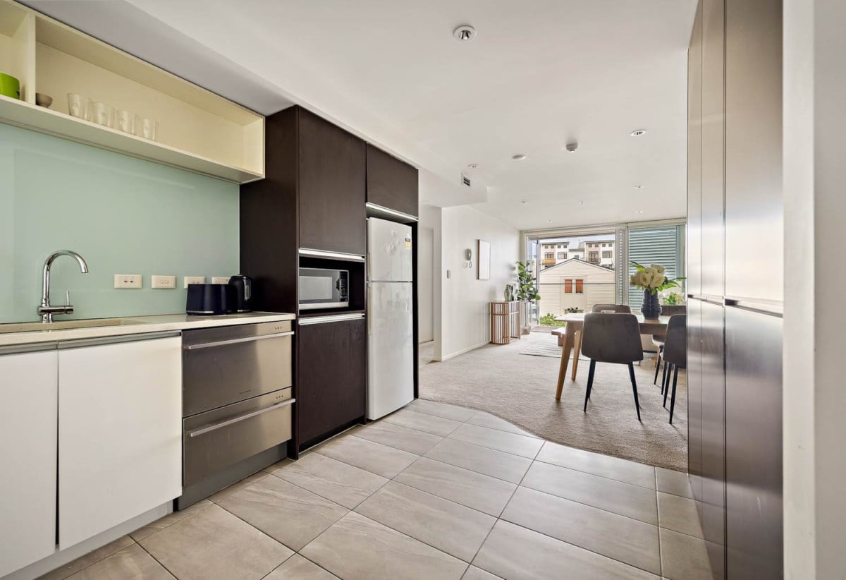 Auckland Girls’ Grammar School zone, Parkview 2 beds 1 bath 1 car park apartment, complex resort-style facilities including a gym, spa, and sauna.walking distance to Mt Eden Train Station and easy access to CBD, 1 km to Auckland Girls’ Grammar School, 405/15 Rendall Place, Eden Terrace, Auckland