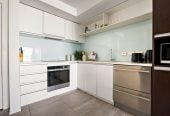 Auckland Girls’ Grammar School zone, Parkview 2 beds 1 bath 1 car park apartment, complex resort-style facilities including a gym, spa, and sauna.walking distance to Mt Eden Train Station and easy access to CBD, 1 km to Auckland Girls’ Grammar School, 405/15 Rendall Place, Eden Terrace, Auckland