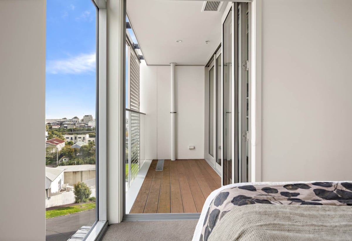 Auckland Girls’ Grammar School zone, Parkview 2 beds 1 bath 1 car park apartment, complex resort-style facilities including a gym, spa, and sauna.walking distance to Mt Eden Train Station and easy access to CBD, 1 km to Auckland Girls’ Grammar School, 405/15 Rendall Place, Eden Terrace, Auckland