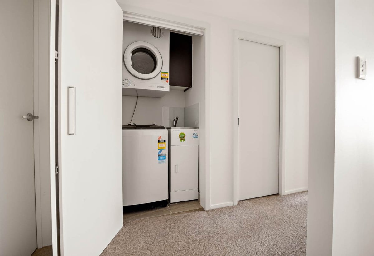 Auckland Girls’ Grammar School zone, Parkview 2 beds 1 bath 1 car park apartment, complex resort-style facilities including a gym, spa, and sauna.walking distance to Mt Eden Train Station and easy access to CBD, 1 km to Auckland Girls’ Grammar School, 405/15 Rendall Place, Eden Terrace, Auckland