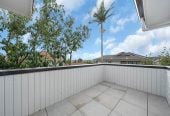 Macleans College zone, 5 beds (2 ensuites) 4 baths house with double garage, 1 bed 1 bath ground floor, close to schools, beaches, shops, golf club, 0.6 km to Pigeon Mountain School and Bucklands Beach Intermediate, 0.7 km to Macleans College, 194B Bucklands Beach Road, Bucklands Beach, Auckland