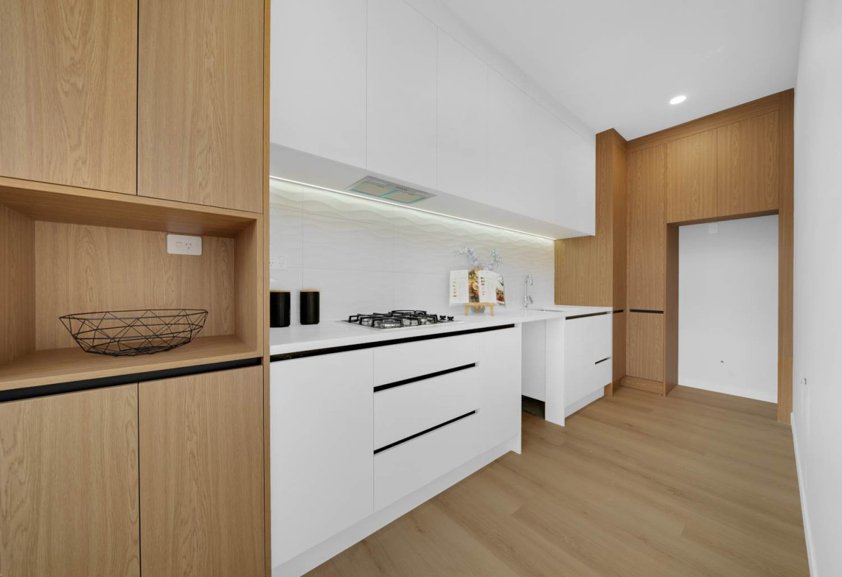4 beds (2 ensuites) 3.5 baths house with double garage on 893m2 section, Close to the shopping centre and just moments from the beach, 0.8 km to Beachlands School, 2E Karaka Road, Beachlands, Auckland