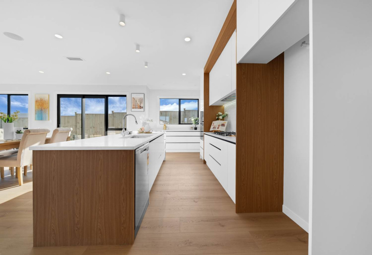 4 beds (2 ensuites) 3.5 baths house with double garage on 893m2 section, Close to the shopping centre and just moments from the beach, 0.8 km to Beachlands School, 2E Karaka Road, Beachlands, Auckland