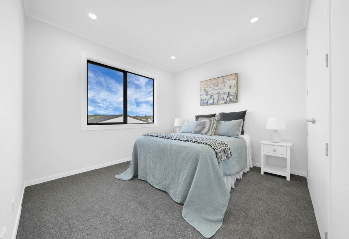 4 beds (2 ensuites) 3.5 baths house with double garage on 893m2 section, Close to the shopping centre and just moments from the beach, 0.8 km to Beachlands School, 2E Karaka Road, Beachlands, Auckland