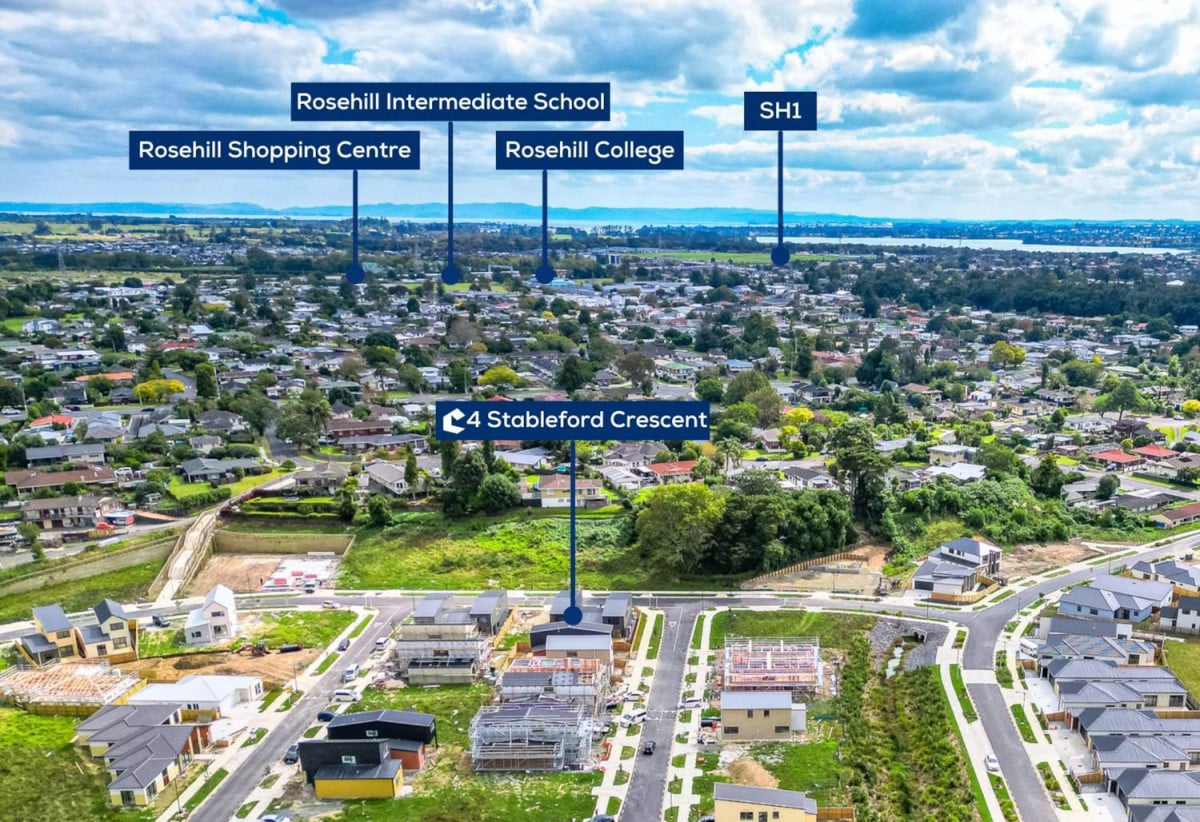 4 beds ( 1 ensuite) 2.5 baths house with garage, 1 ensuite ground floor, close to schools, town centre, motorway access, 0.8 km to Opaheke School, 4 Stableford Crescent, Opaheke, Auckland