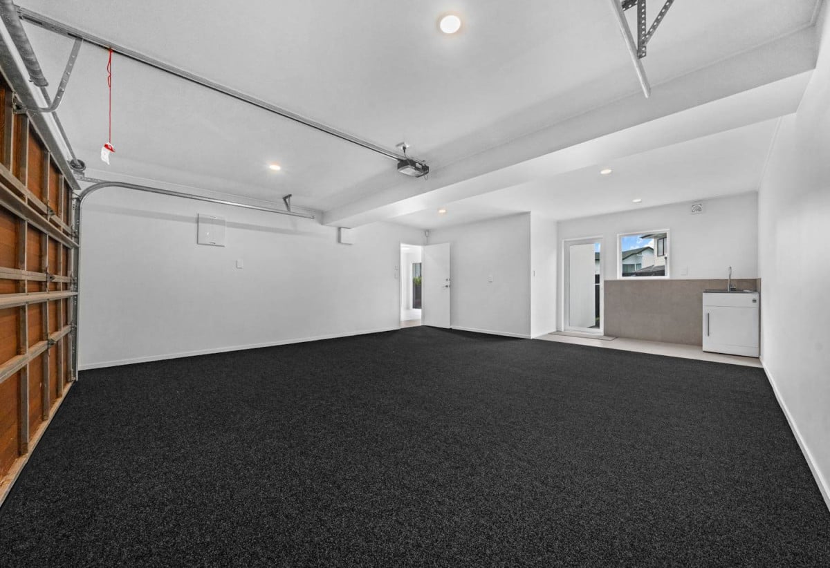 Macleans College zone, 5 beds (2 ensuites) 4 baths house with double garage, 1 bed 1 bath ground floor, close to schools, beaches, shops, golf club, 0.6 km to Pigeon Mountain School and Bucklands Beach Intermediate, 0.7 km to Macleans College, 194B Bucklands Beach Road, Bucklands Beach, Auckland