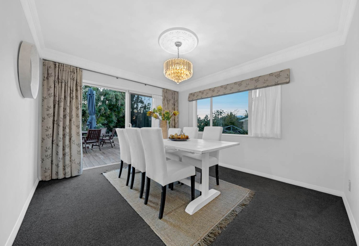 Botany Downs Secondary College zone, 2 Kitchens, Home and in come on 1200m2 section, 275m2 6 beds ( 1 ensuite) 3 baths house with double garage and 2-beds granny, close to schools, Botany Town Centre, Meadowlands Shopping Centre, 0.4 km to Point View School, 35 Anaheim Boulevard, Shamrock Park, Auckland