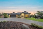 Botany Downs Secondary College zone, 2 Kitchens, Home and in come on 1200m2 section, 275m2 6 beds ( 1 ensuite) 3 baths house with double garage and 2-beds granny, close to schools, Botany Town Centre, Meadowlands Shopping Centre, 0.4 km to Point View School, 35 Anaheim Boulevard, Shamrock Park, Auckland