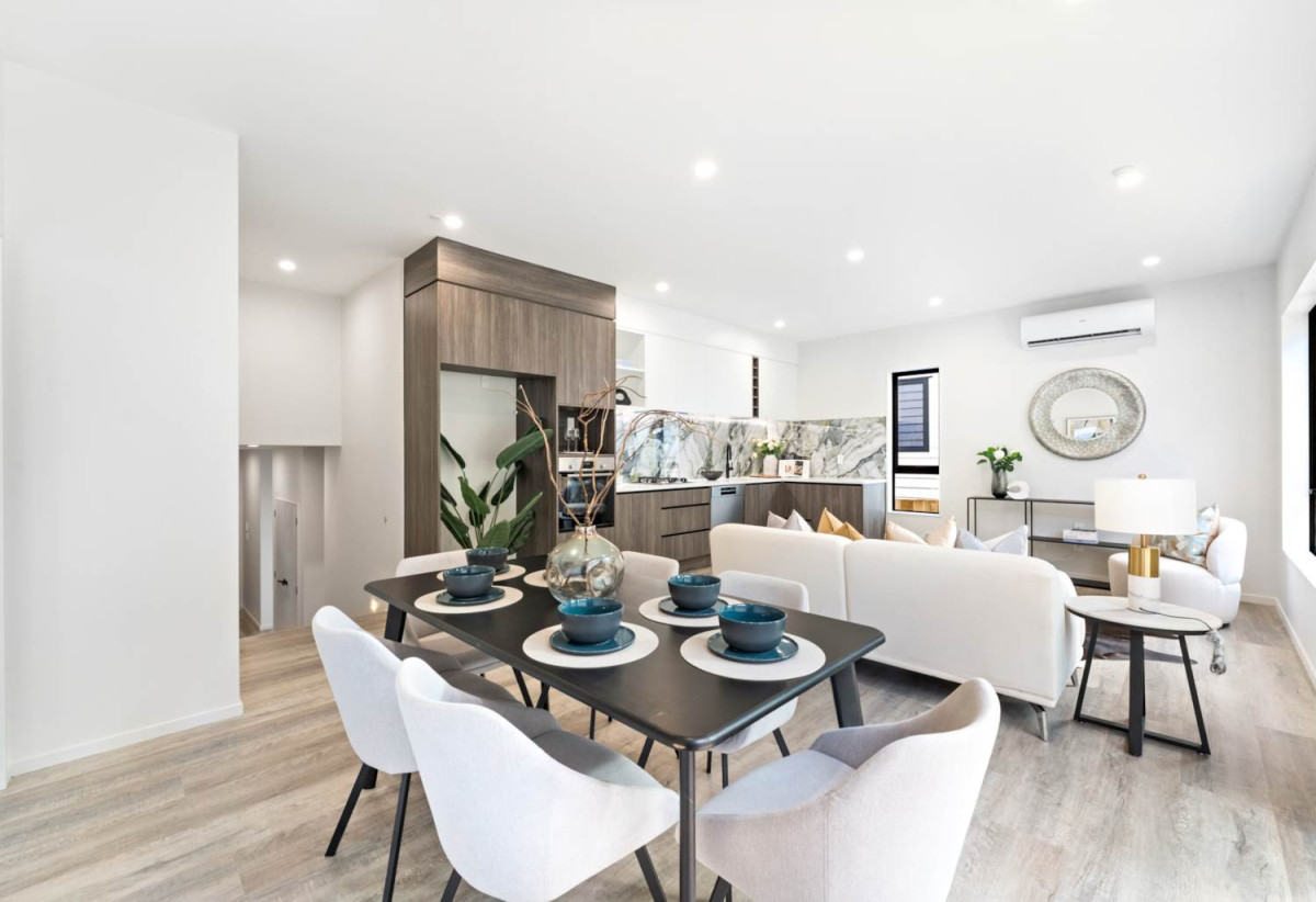 Standalone 4 beds (1 ensuite) 2 baths house with garage on 339m2 section, close to schools, town centre, easy motorway access, 44 Bannockburn Road, Opaheke, Auckland