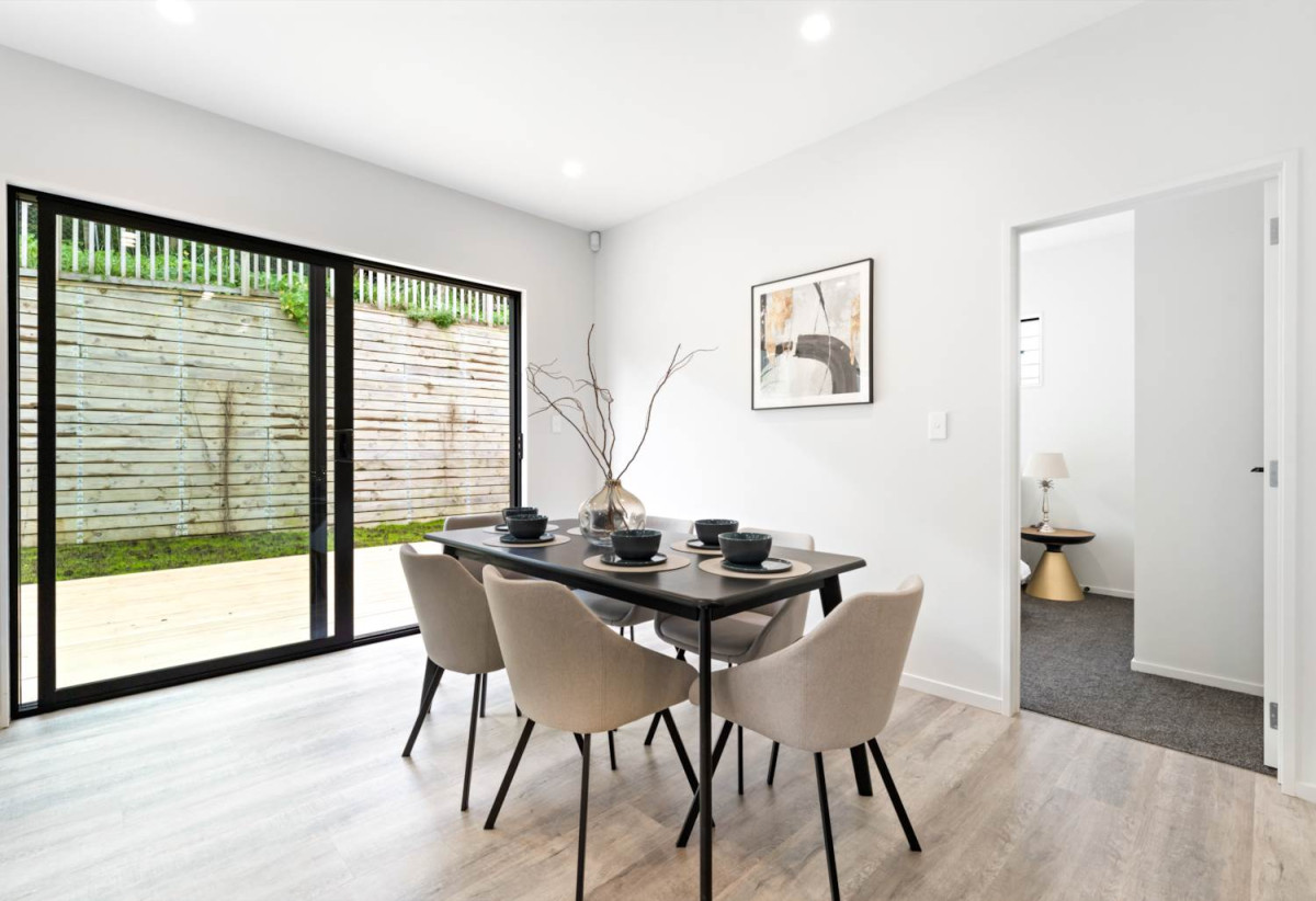 Standalone 4 beds (1 ensuite) 2 baths house with garage on 339m2 section, close to schools, town centre, easy motorway access, 44 Bannockburn Road, Opaheke, Auckland
