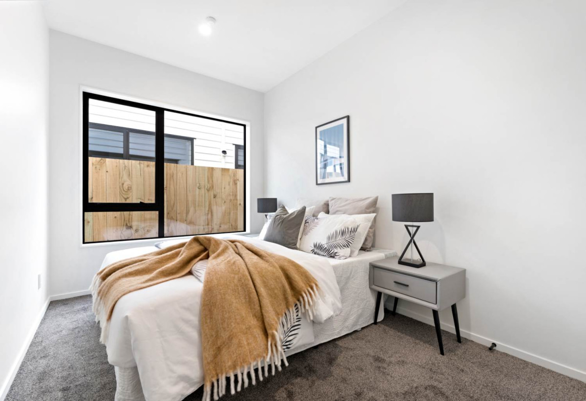 Standalone 4 beds (1 ensuite) 2 baths house with garage on 339m2 section, close to schools, town centre, easy motorway access, 44 Bannockburn Road, Opaheke, Auckland