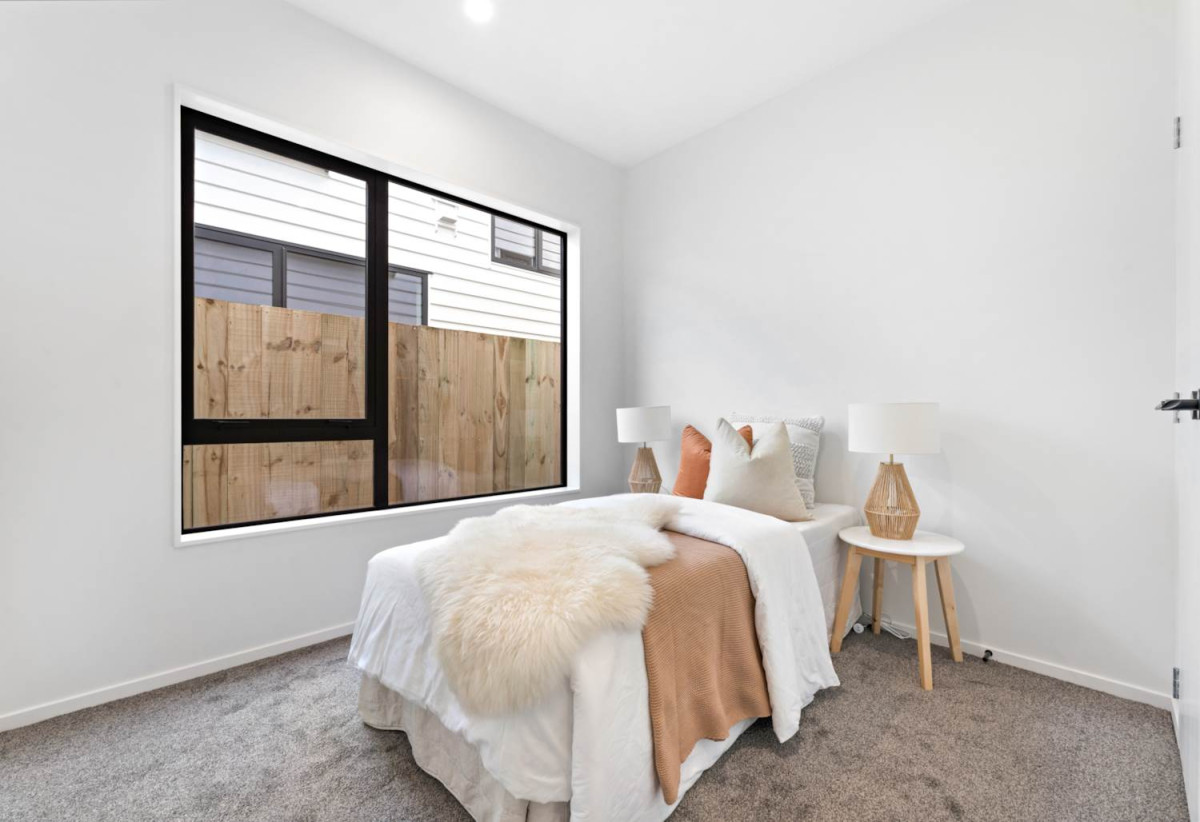 Standalone 4 beds (1 ensuite) 2 baths house with garage on 339m2 section, close to schools, town centre, easy motorway access, 44 Bannockburn Road, Opaheke, Auckland