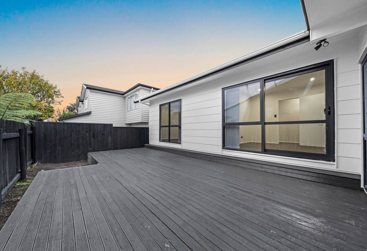 Renovated 4 beds 2 baths house with car parks on 446m2 section, within walking distance to parks, schools, and local cafés, easy access to Mangere Township and motorway connections, 0.8 km to Southern Cross Campus, 24A McKinstry Avenue, Mangere East, Auckland