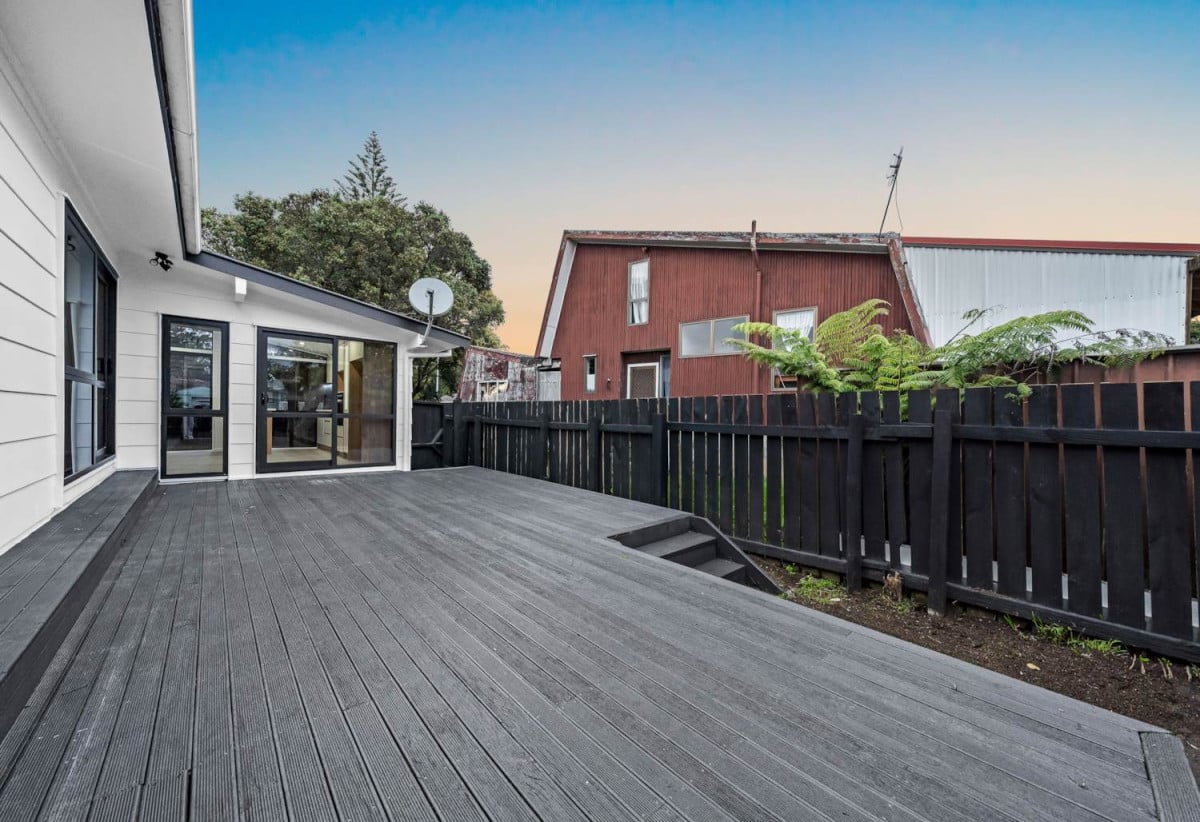 Renovated 4 beds 2 baths house with car parks on 446m2 section, within walking distance to parks, schools, and local cafés, easy access to Mangere Township and motorway connections, 0.8 km to Southern Cross Campus, 24A McKinstry Avenue, Mangere East, Auckland