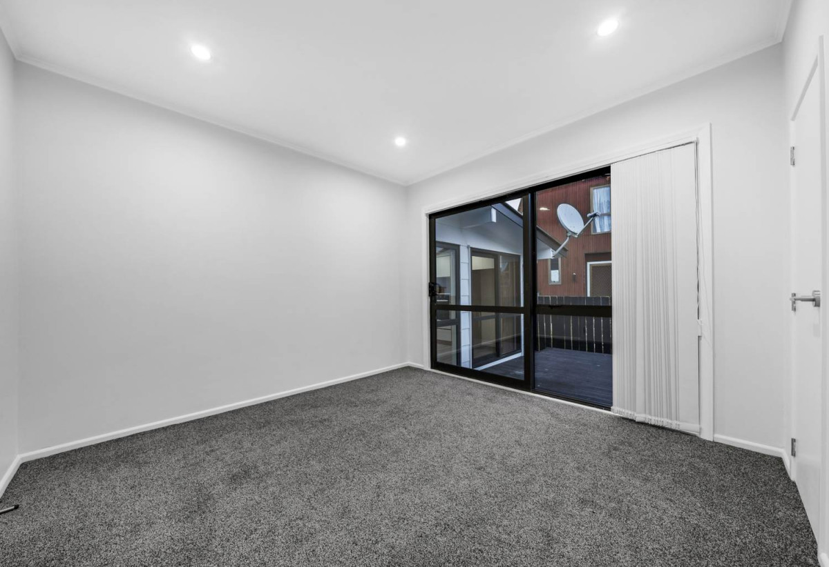 Renovated 4 beds 2 baths house with car parks on 446m2 section, within walking distance to parks, schools, and local cafés, easy access to Mangere Township and motorway connections, 0.8 km to Southern Cross Campus, 24A McKinstry Avenue, Mangere East, Auckland
