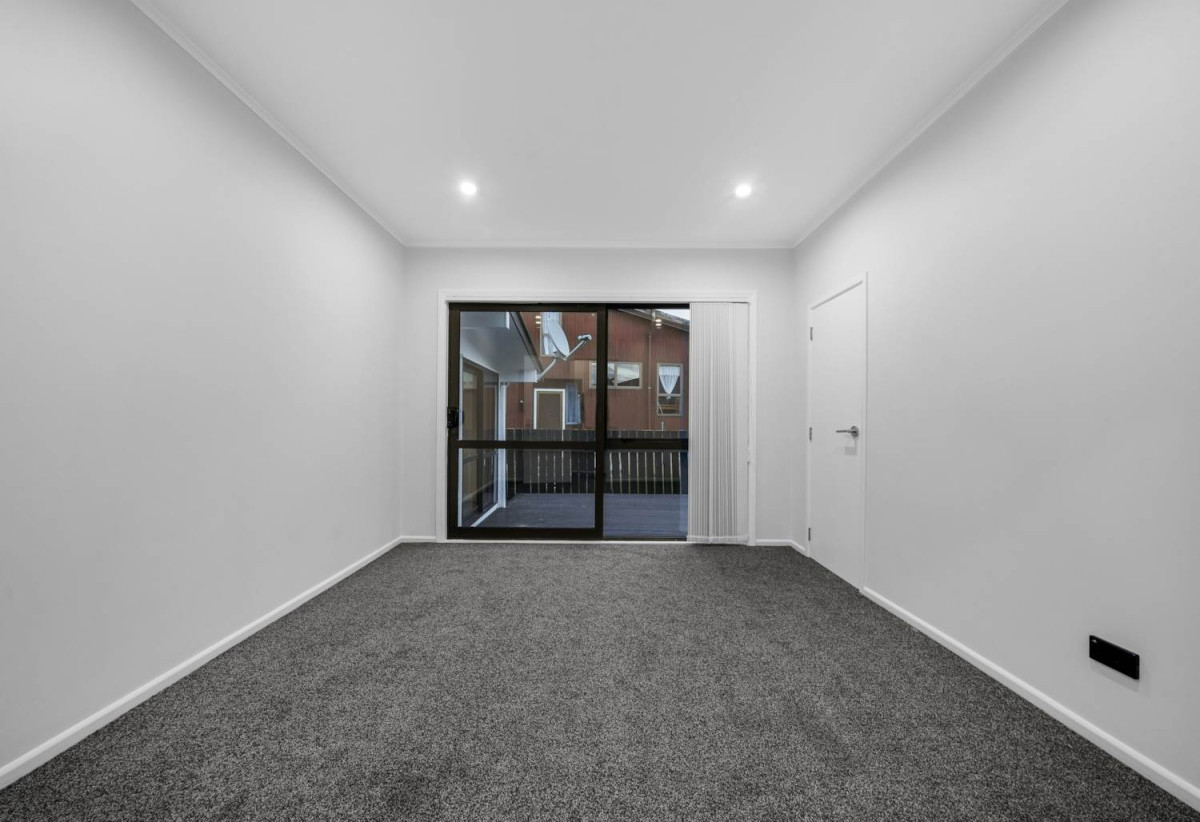 Renovated 4 beds 2 baths house with car parks on 446m2 section, within walking distance to parks, schools, and local cafés, easy access to Mangere Township and motorway connections, 0.8 km to Southern Cross Campus, 24A McKinstry Avenue, Mangere East, Auckland