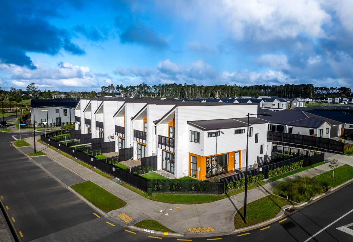 Urgent sale, 164m2 Brandnew 3 beds 2.5 baths home with garage, Move-in ready, moments from shops in Kumeu Village, New World supermarket, 0.6 km to Huapai District School, Lot 2/108 Vintry Drive, Huapai, Auckland
