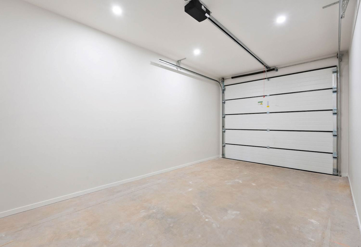 Urgent sale, 164m2 Brandnew 3 beds 2.5 baths home with garage, Move-in ready, moments from shops in Kumeu Village, New World supermarket, 0.6 km to Huapai District School, Lot 2/108 Vintry Drive, Huapai, Auckland