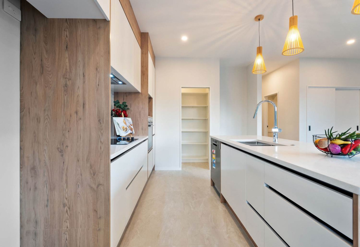 Urgent sale, 164m2 Brandnew 3 beds 2.5 baths home with garage, Move-in ready, moments from shops in Kumeu Village, New World supermarket, 0.6 km to Huapai District School, Lot 6/116 Vintry Drive, Huapai, Auckland