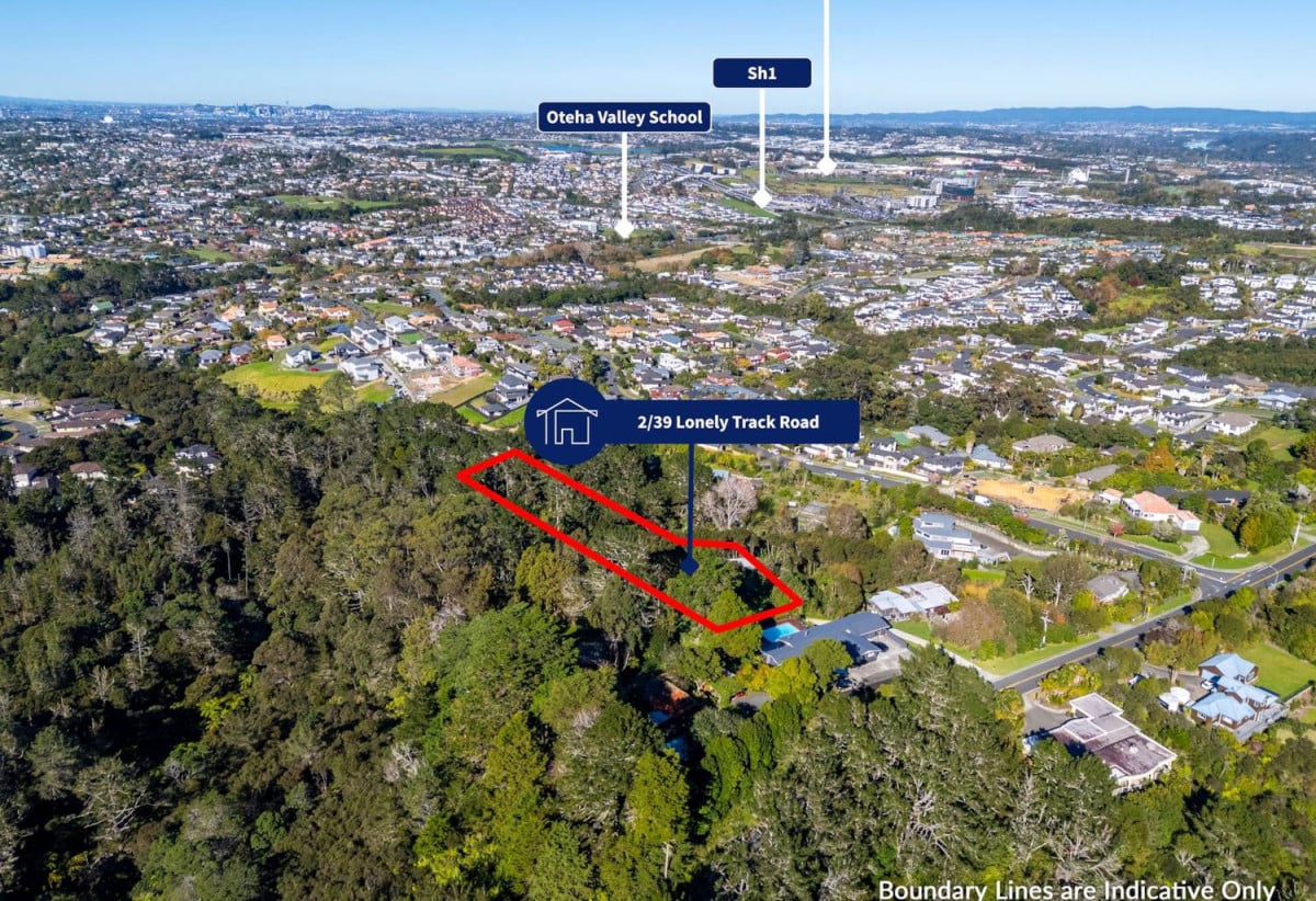 3245m2 Lifestyle section, close to Albany Mega Centre, Park’n Ride, Massey University, and prestigious private schools Kristin School and Pinehurst School. 1.2 km to Oteha Valley School, 39A Lonely Track Road, Fairview Heights, Auckland