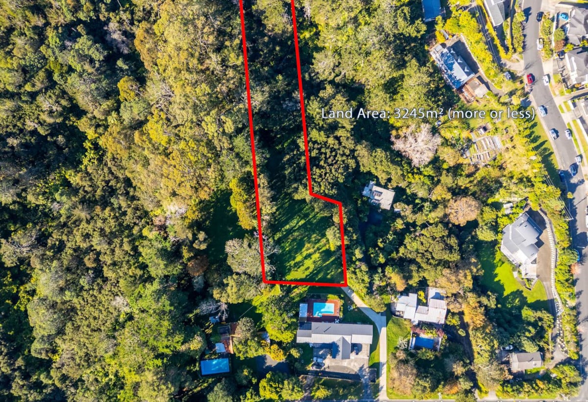 3245m2 Lifestyle section, close to Albany Mega Centre, Park’n Ride, Massey University, and prestigious private schools Kristin School and Pinehurst School. 1.2 km to Oteha Valley School, 39A Lonely Track Road, Fairview Heights, Auckland